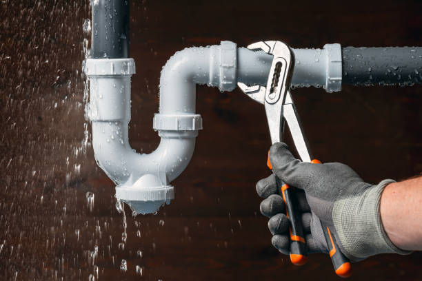 Professional Leak Detection technician working in Canton, IL